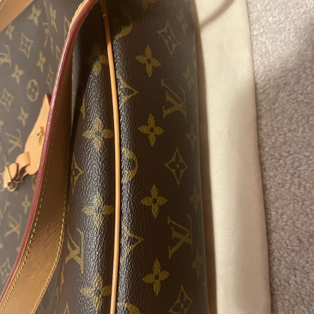 Excellent condition, with box and dust bag.less than a year old . - Picture 7 of 10